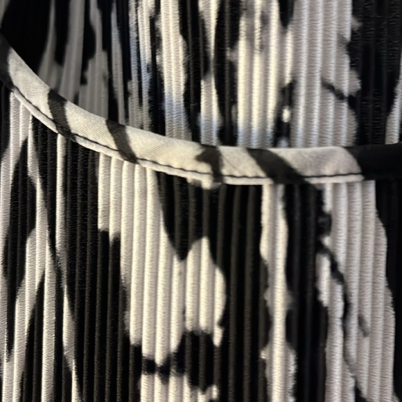 Alfred Dunmer black white sleeveless top with attached jacket. Size 8 - Picture 9 of 9